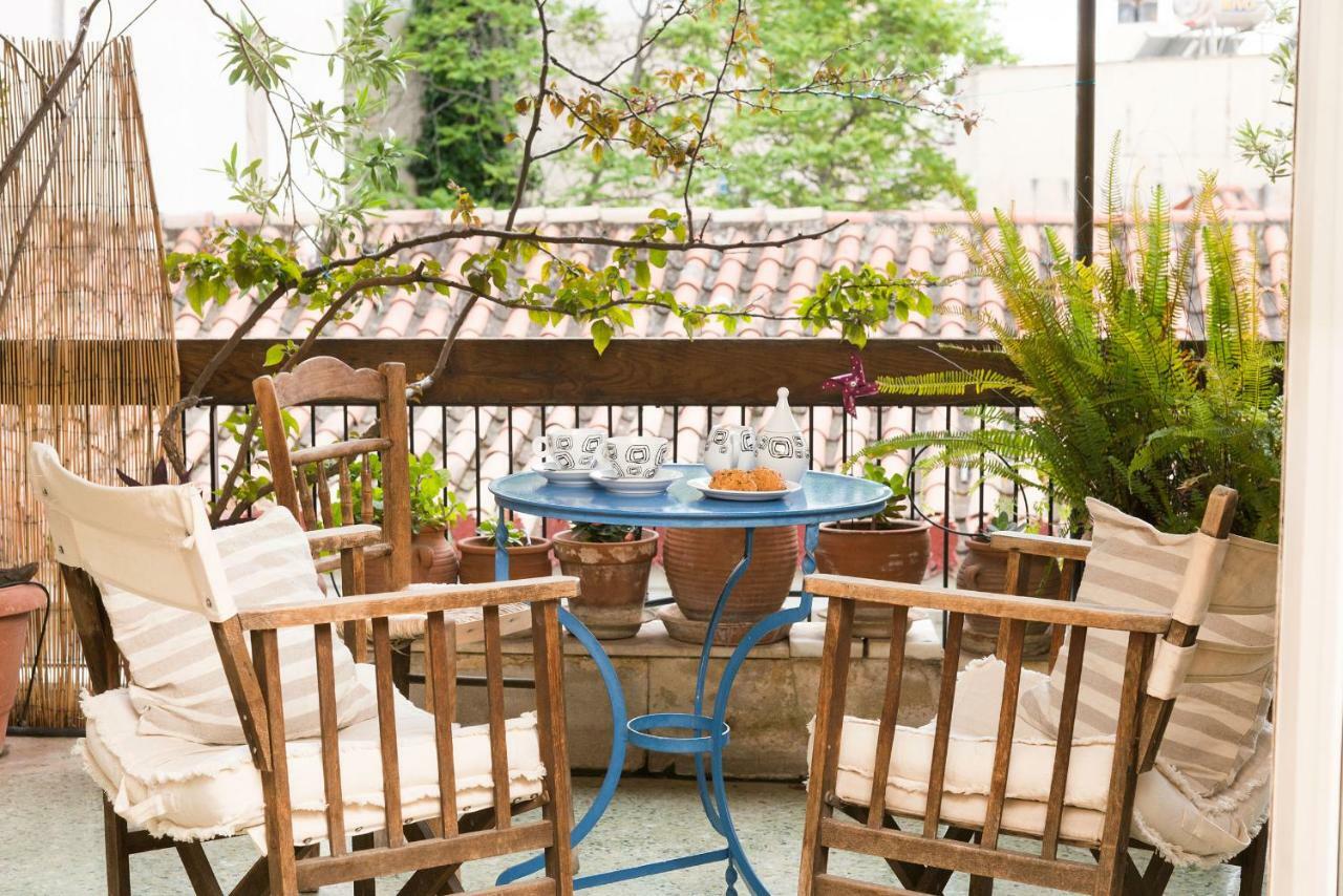 Stylish Flat With Veranda In The Heart Of Атина Екстериор снимка