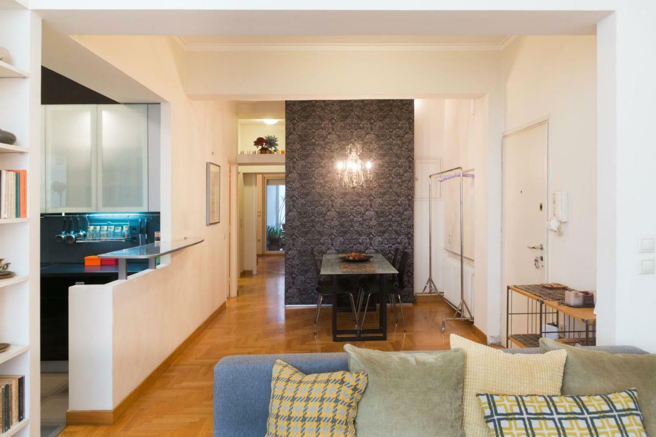 Stylish Flat With Veranda In The Heart Of Атина Екстериор снимка