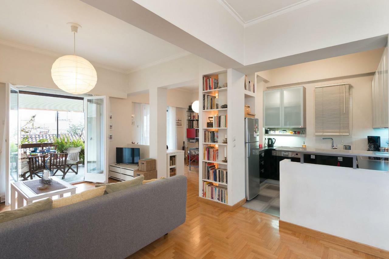 Stylish Flat With Veranda In The Heart Of Атина Екстериор снимка