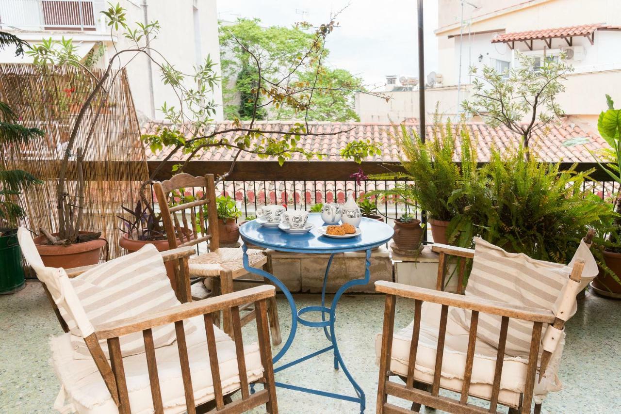 Stylish Flat With Veranda In The Heart Of Атина Екстериор снимка