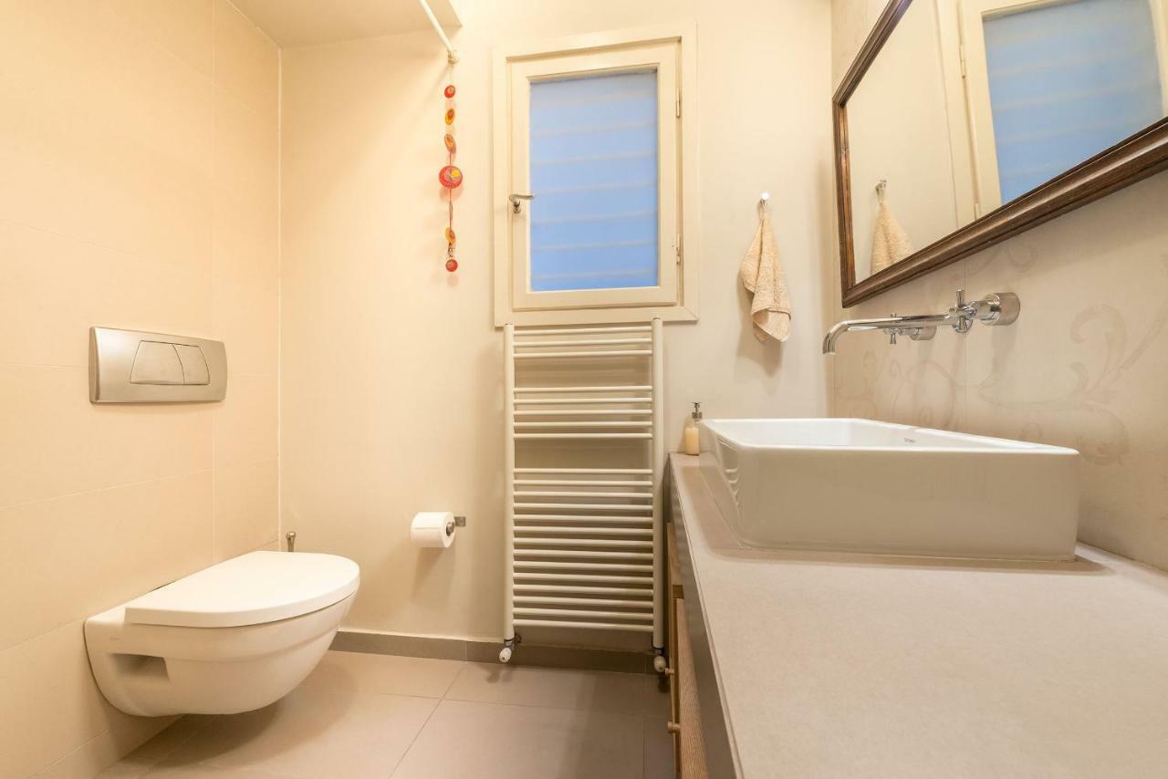 Stylish Flat With Veranda In The Heart Of Атина Екстериор снимка