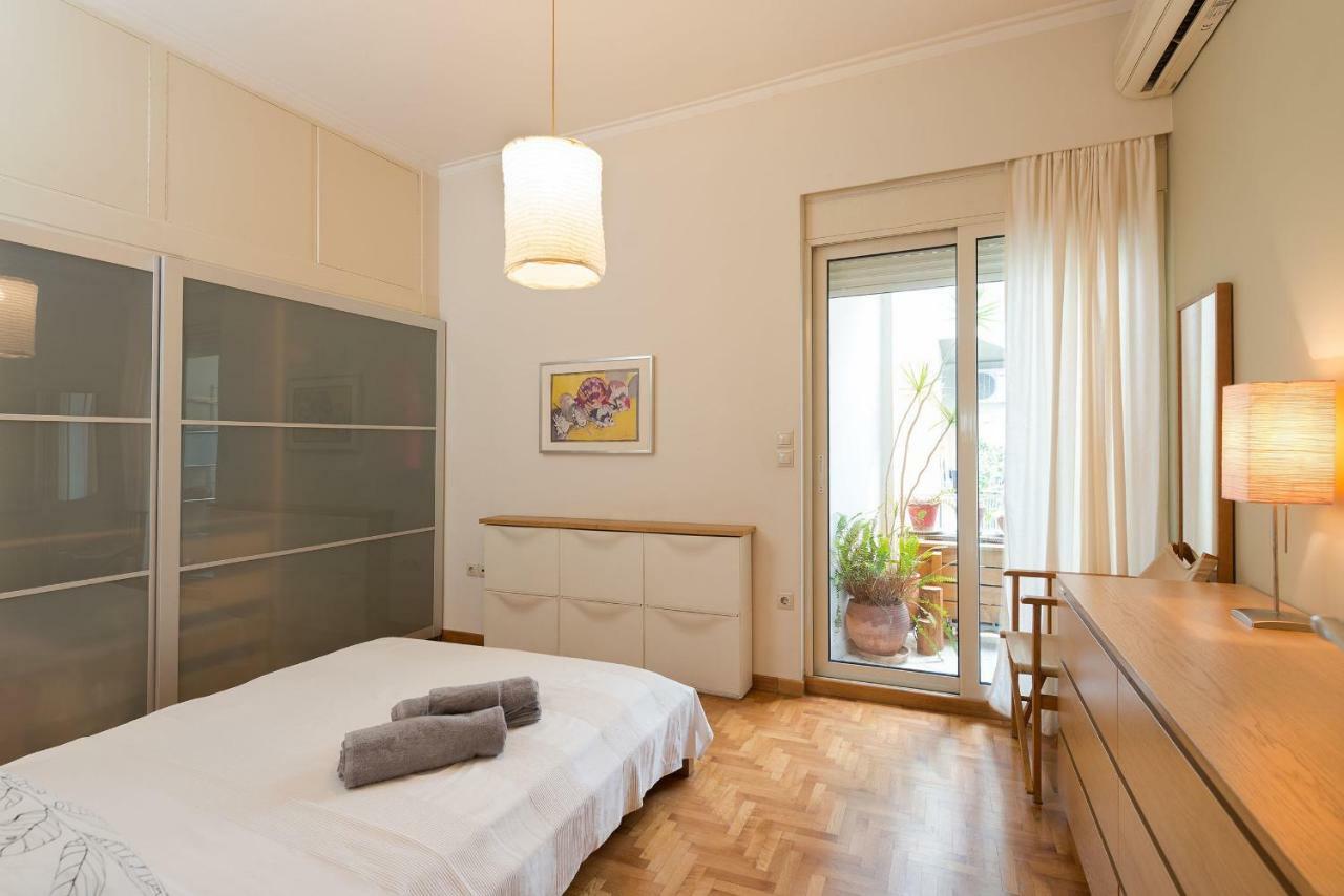 Stylish Flat With Veranda In The Heart Of Атина Екстериор снимка