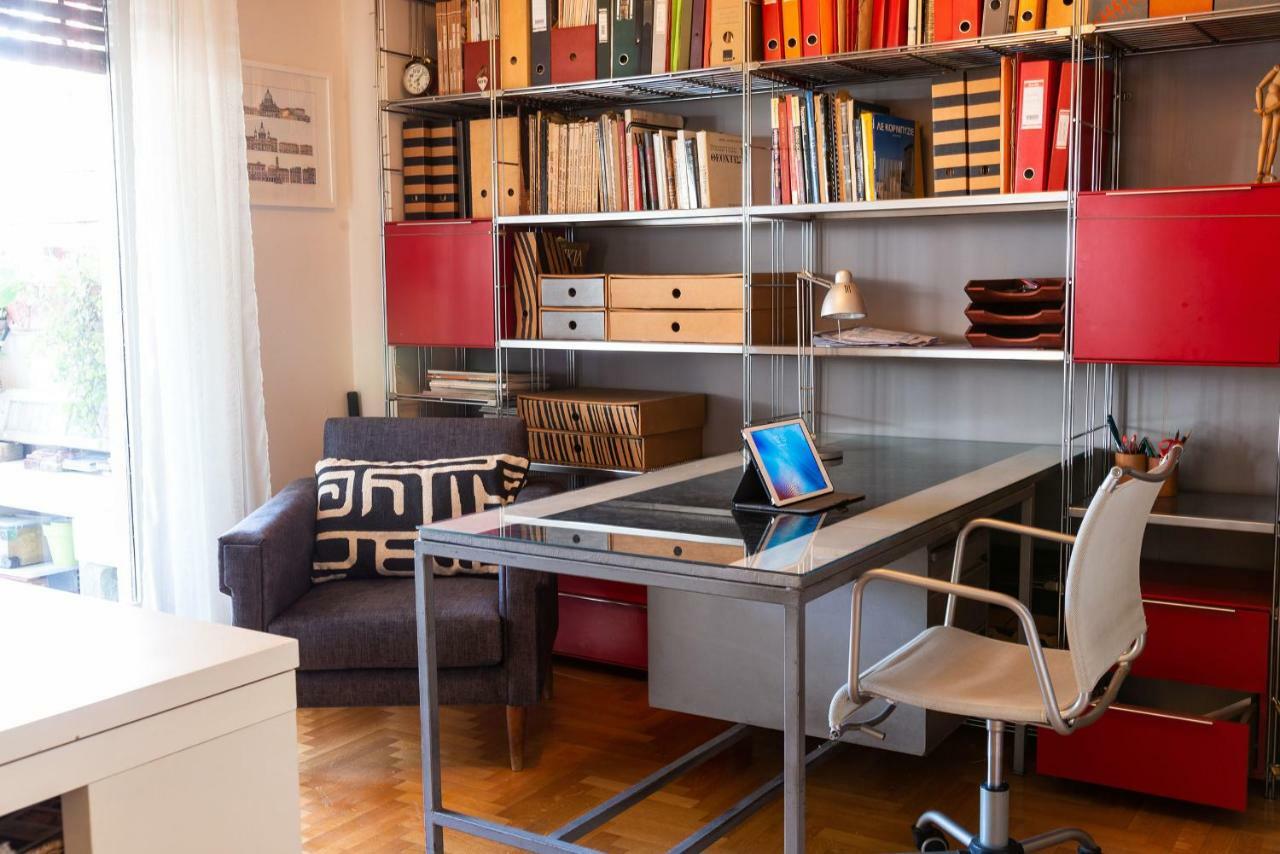 Stylish Flat With Veranda In The Heart Of Атина Екстериор снимка